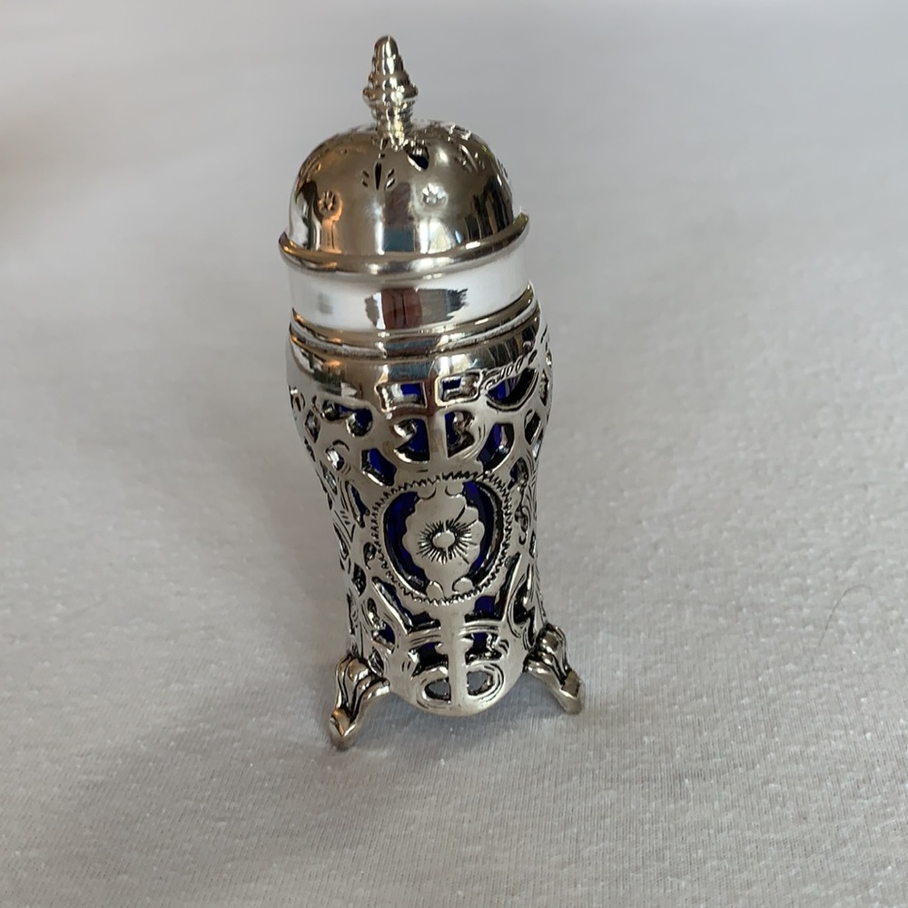 Sold Sold Sold Neiman Marcus Never Used Salt and Pepper Shakers - Picture 5 of 8